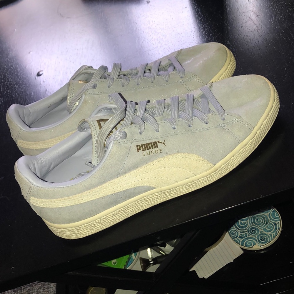 Women’s suede puma sneakers